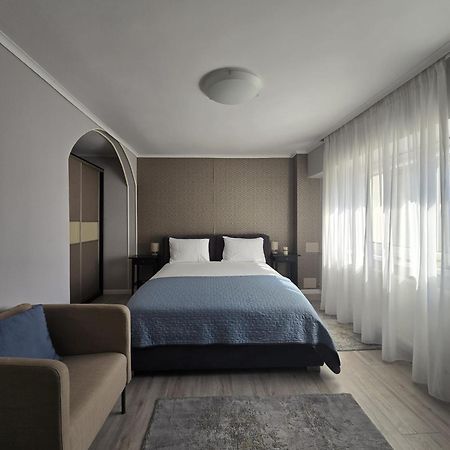 Romana Lahovary Studio Bucharest Luaran gambar