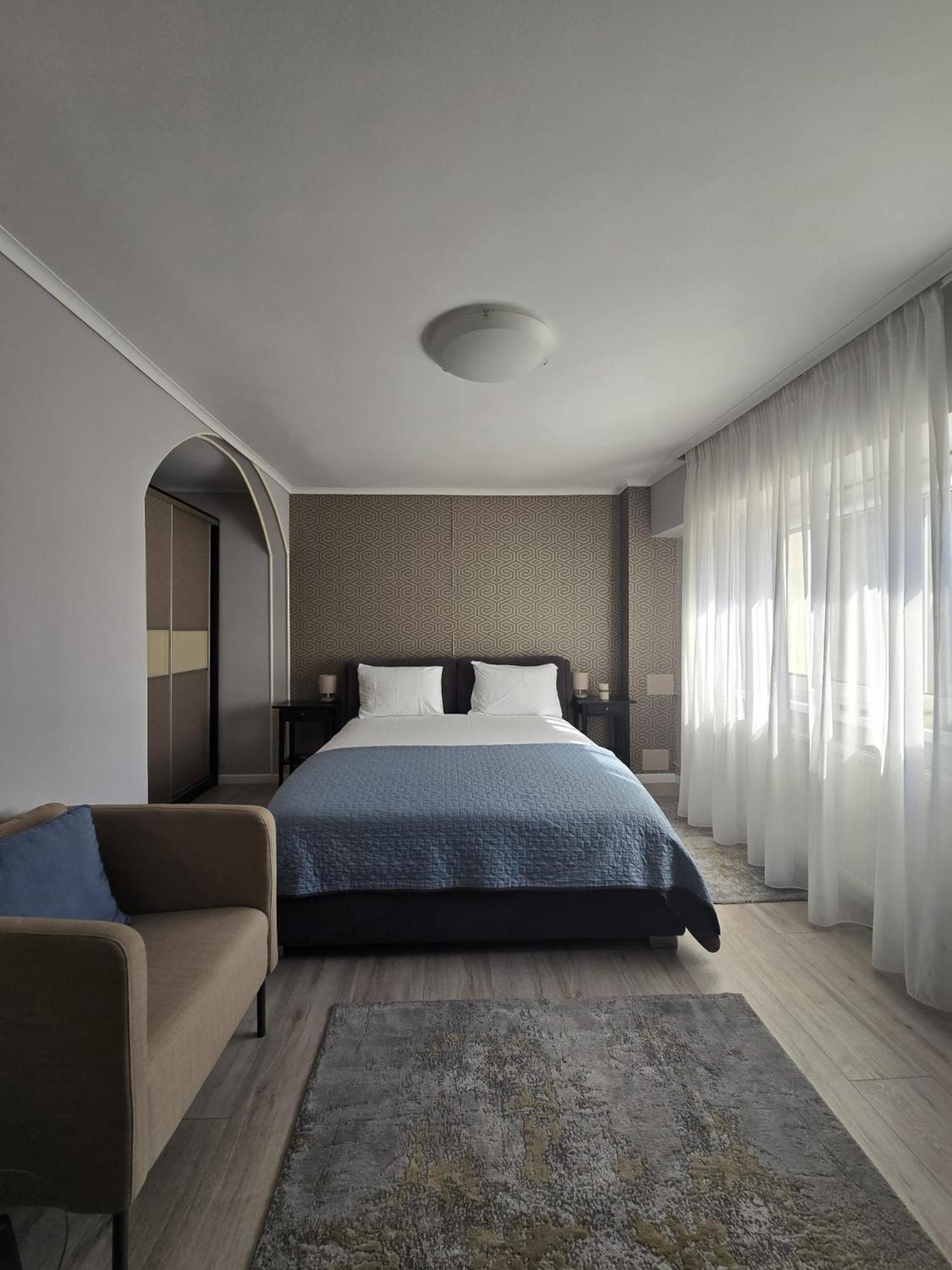 Romana Lahovary Studio Bucharest Luaran gambar