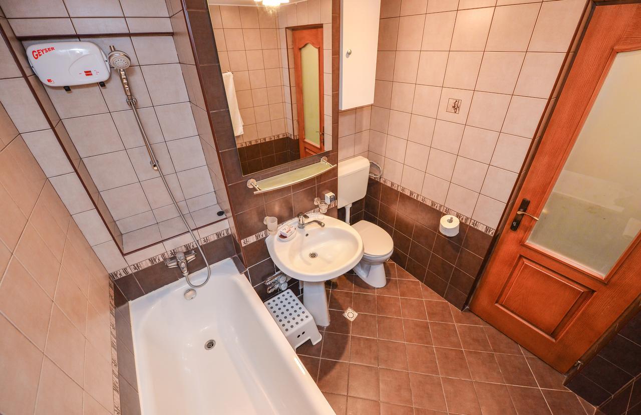 Romana Lahovary Studio Bucharest Luaran gambar